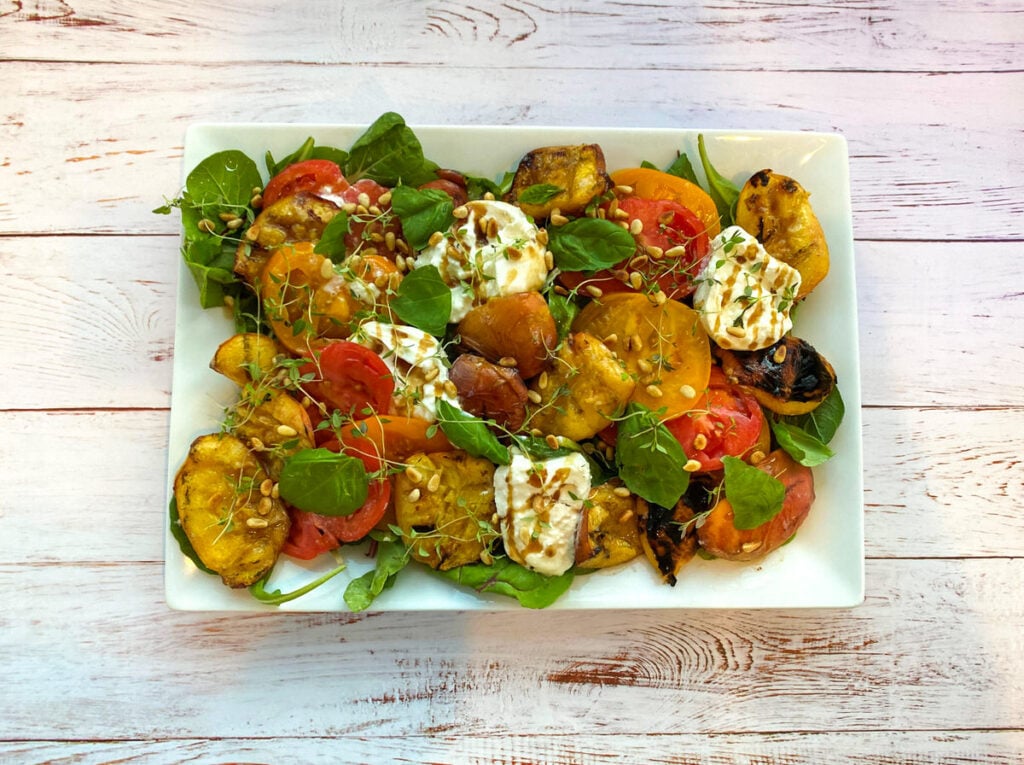 peach burrata salad